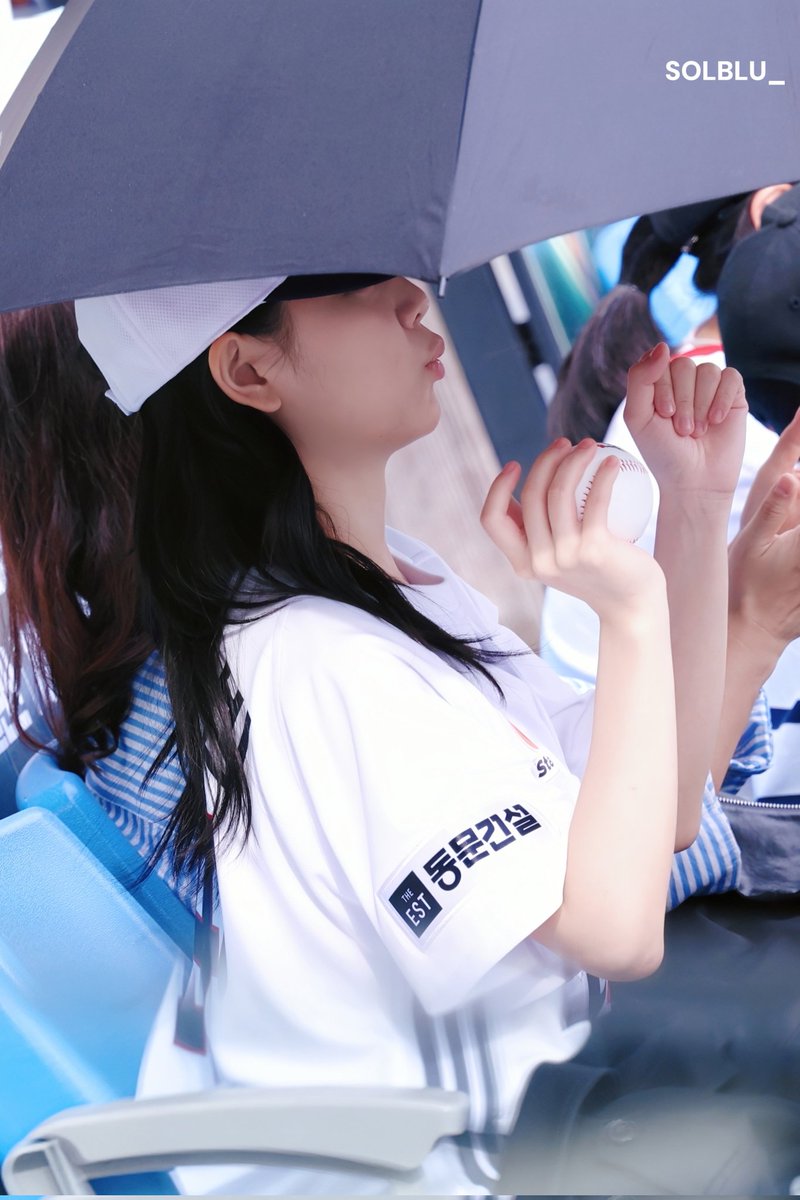 solblu_'s tweet photo. 250427 두산 시구 HQ
⚾️
#정수빈 #ChungSuBin @chungsubin47 https://t.co/tLdaTC8F77