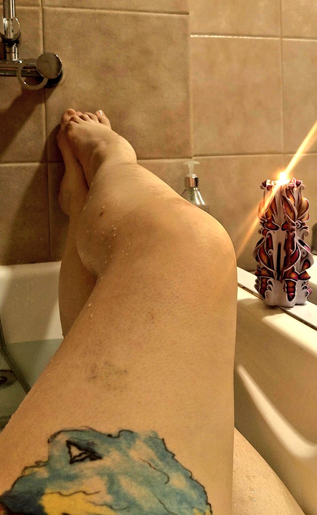 Это я абсолютно прекрасная лежу в ванне в свой выходной