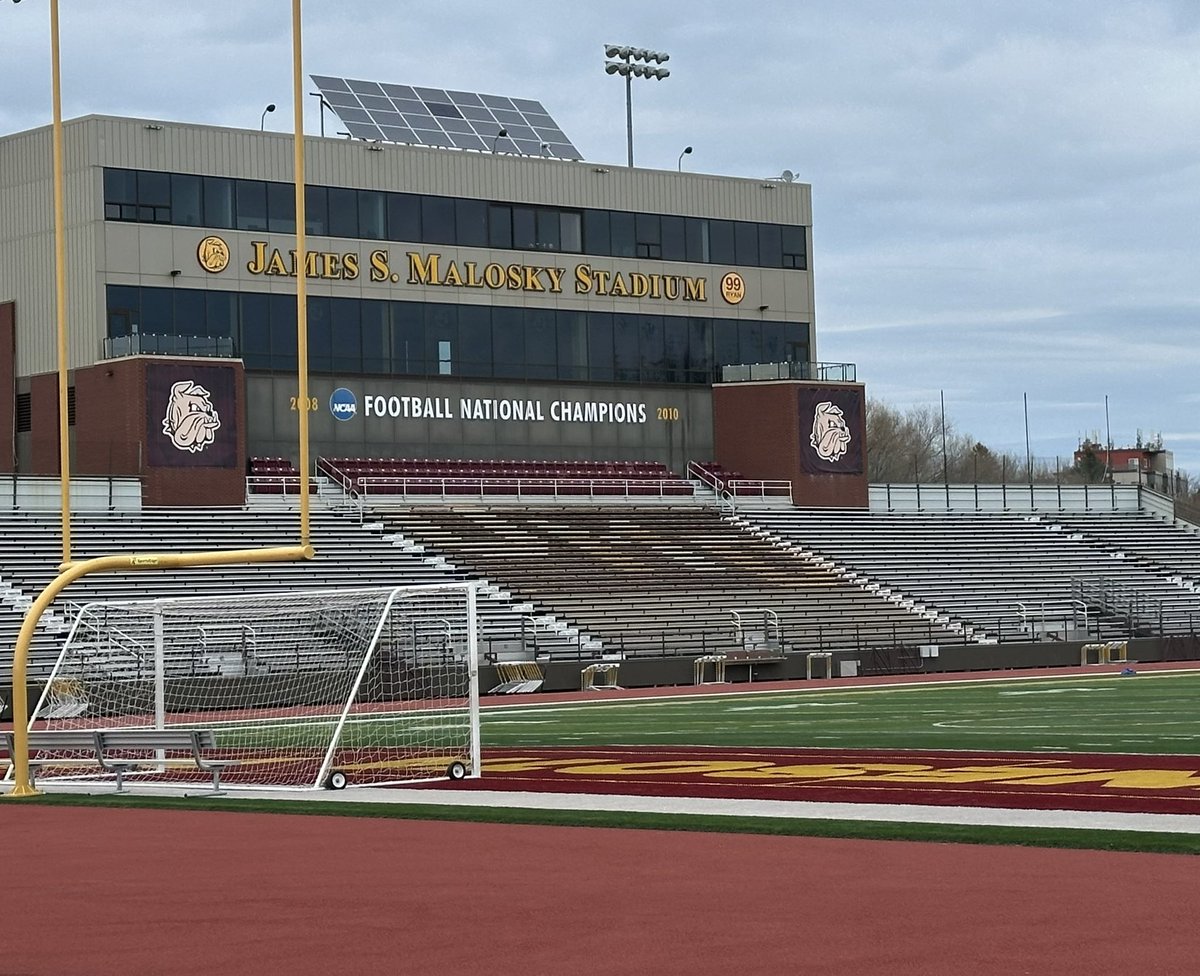 GavinSmith63's tweet image. Thrilled to share that after an amazing road trip and Junior Day visit @UMD_Football, I’ve received an offer to join the UMD Bulldogs! Huge thanks to @CoachWiese, @CoachLukeOlson, and the entire Minnesota Duluth coaching staff for their warm hospitality and belief in me. I’m very…