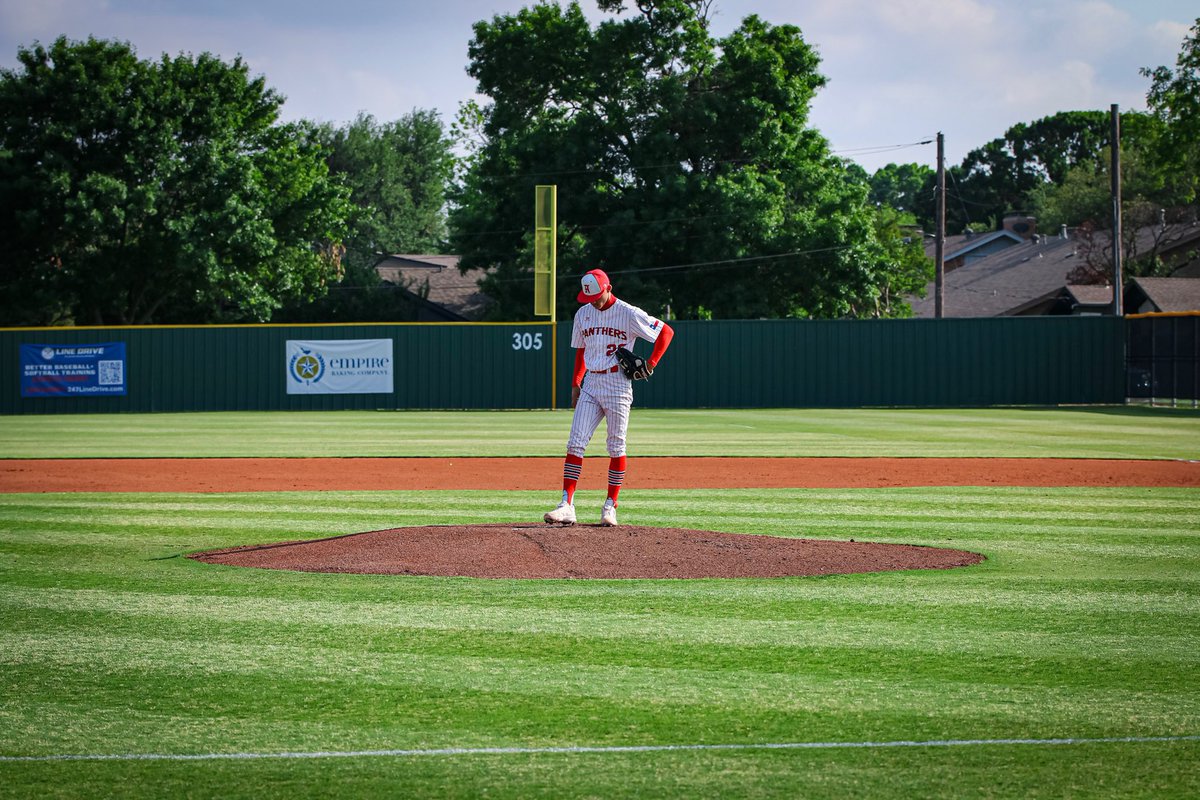 <a href="/BluebookBeede/">Coach Beede</a> if you ever come through Dallas, just swing by <a href="/crestbaseball_/">Hillcrest Baseball</a>  field.  That’s grass!  It’s the best high school baseball field I’ve seen in my travels in Texas and La.  You can smell the field.