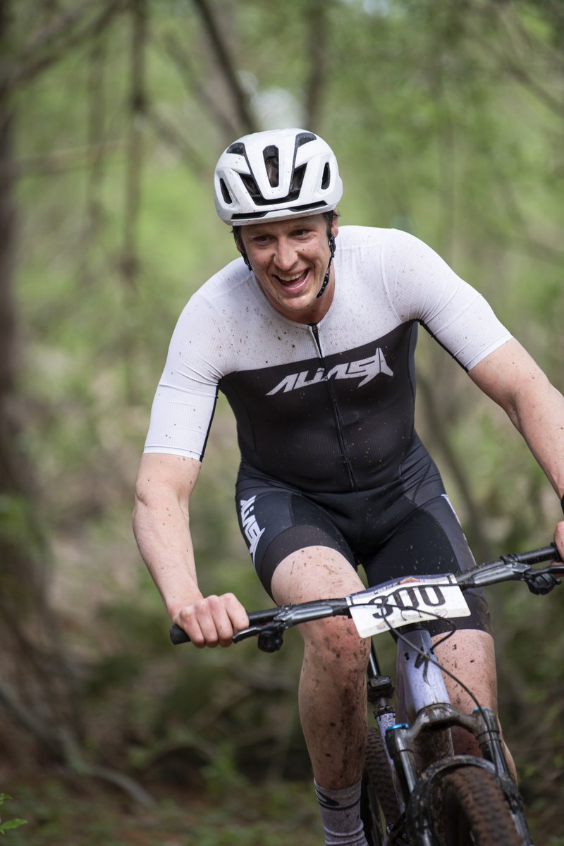 The <a href="/RaceDayXC/">RaceDayXC</a> season is underway 🔥The New England XC scene is looking strong in their ALiAS kits ✔️
#ALiAS