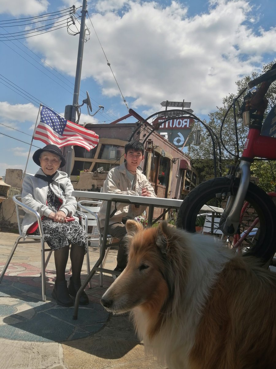 LiLyOCB1100R's tweet image. 母を連れて御息女の下宿先訪問。
途中、ルート65バーガーに寄ってお昼テイクアウト。
良い天気(*´∀｀*)
 #ルート65 
 #Route65