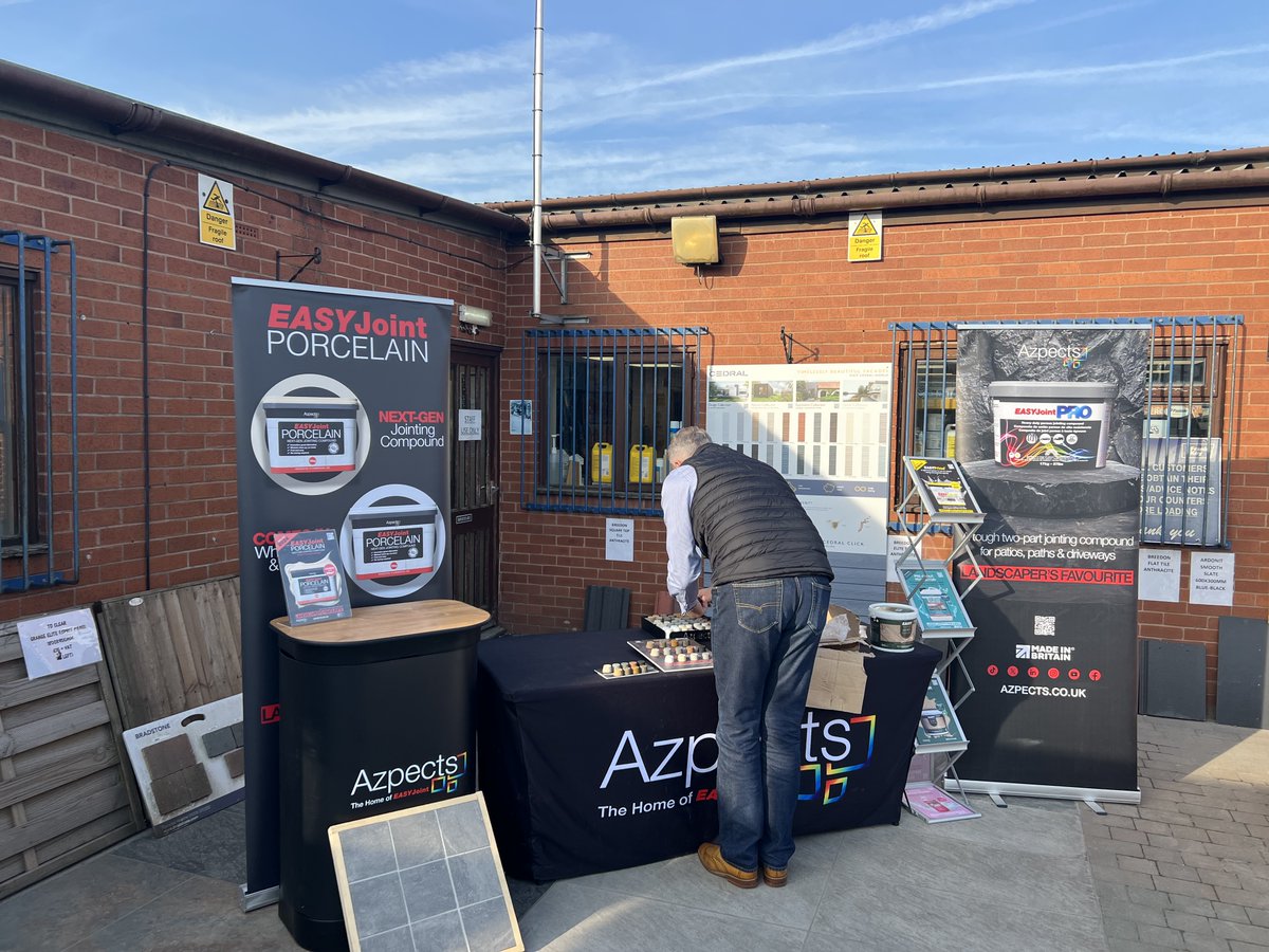 FrankKeyGroup's tweet image. We’ve got coffee, expert tips, and... Tom’s favourite mug! ☕ Come meet Tom &amp;amp; Anton from Azpects this morning at our Somercotes Branch. Don’t miss out on expert advice and awesome landscaping solutions. 🌿 #TradeMorning #Azpects #Tradies