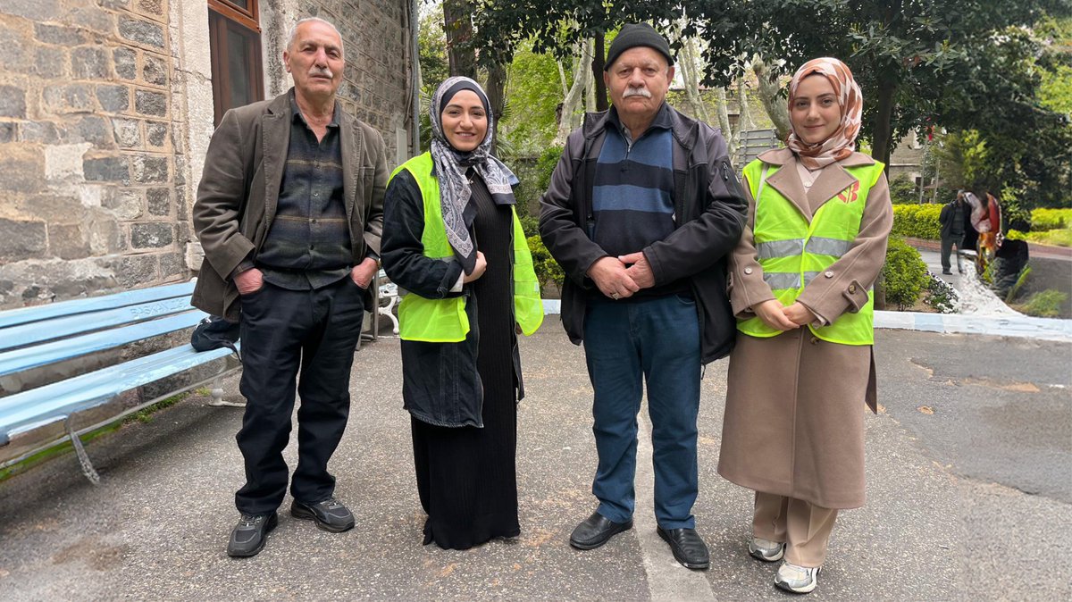 Vicdan Hareketi kapsamında Okmeydanı Darülaceze’yi ziyaret eden gönüllülerimiz, büyüklerimizin kalplerine dokundu.

Bu ziyaret, hem huzurevi sakinleri hem de gönüllülerimiz için unutulmaz anlarla doluydu. 
Vefa’yı yaşadık, yaşattık.

#ZiraatKatılım #Vefa