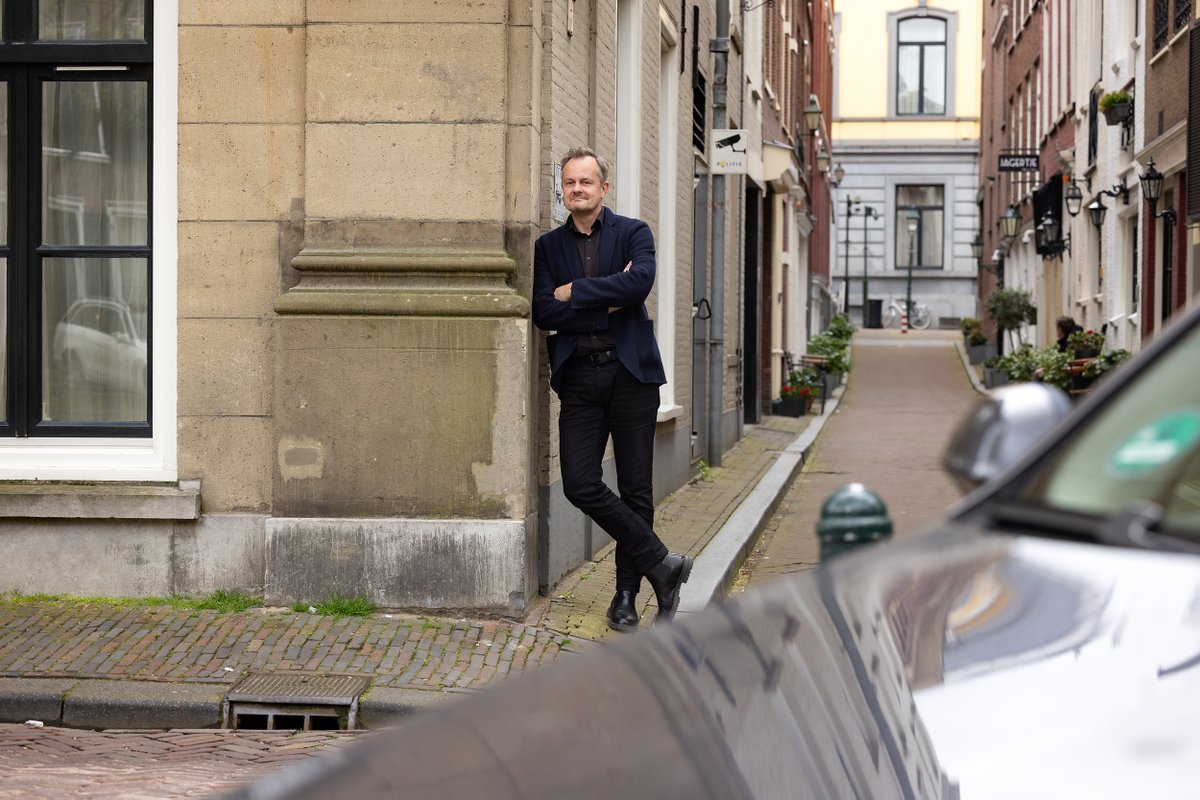 De drie millimeter dikke namaakbaksteen – gemaakt van kunsthars en zand – is ondertussen niet meer weg te denken uit de bouwpraktijk. Voor baksteenliefhebbers als Alexander Pols is dat even slikken. Maar hij ziet ook nieuwe mogelijkheden. architectenweb.nl/n59404