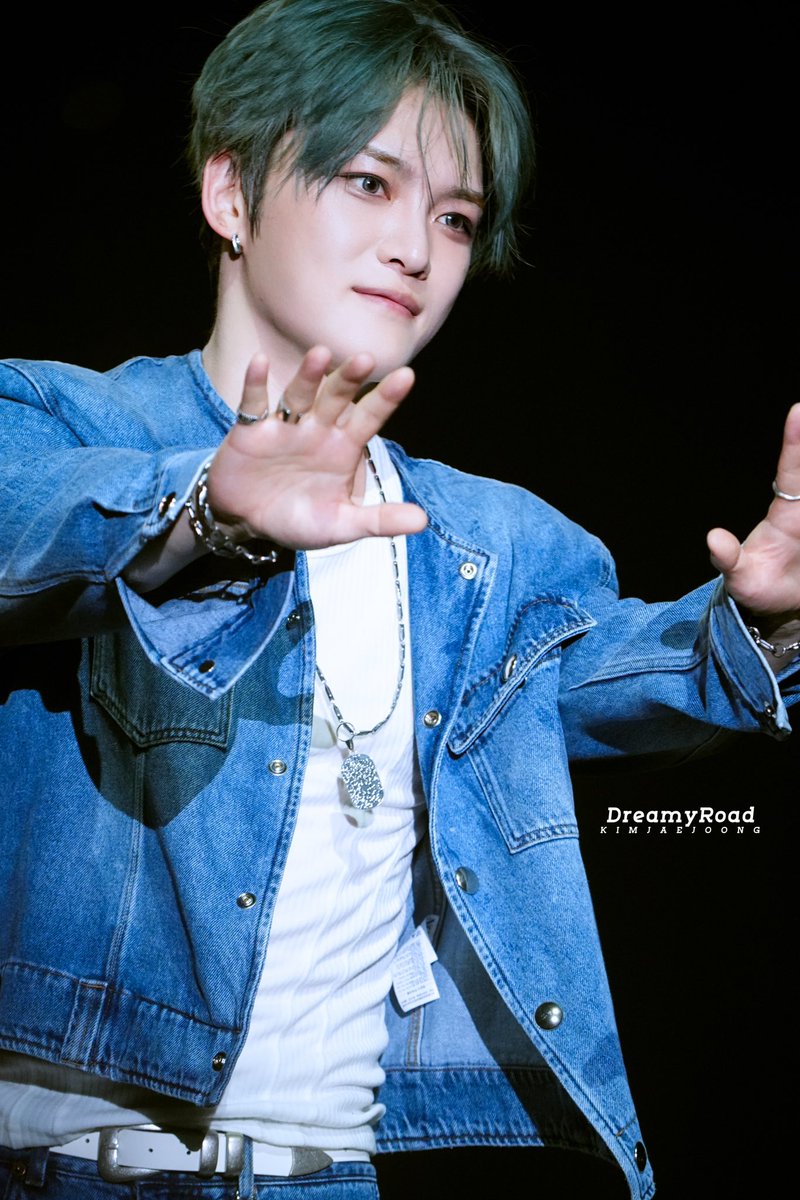KJJ_DreamyRoad's tweet photo. 250426
2025 JUST US LIVE IN HONG KONG
👍🏻👋🏻

@bornfreeonekiss
 
#김재중 #재중 #KIMJAEJOONG
#JAEJOONG #ジェジュン #金在中 https://t.co/Y0nlBRUus0