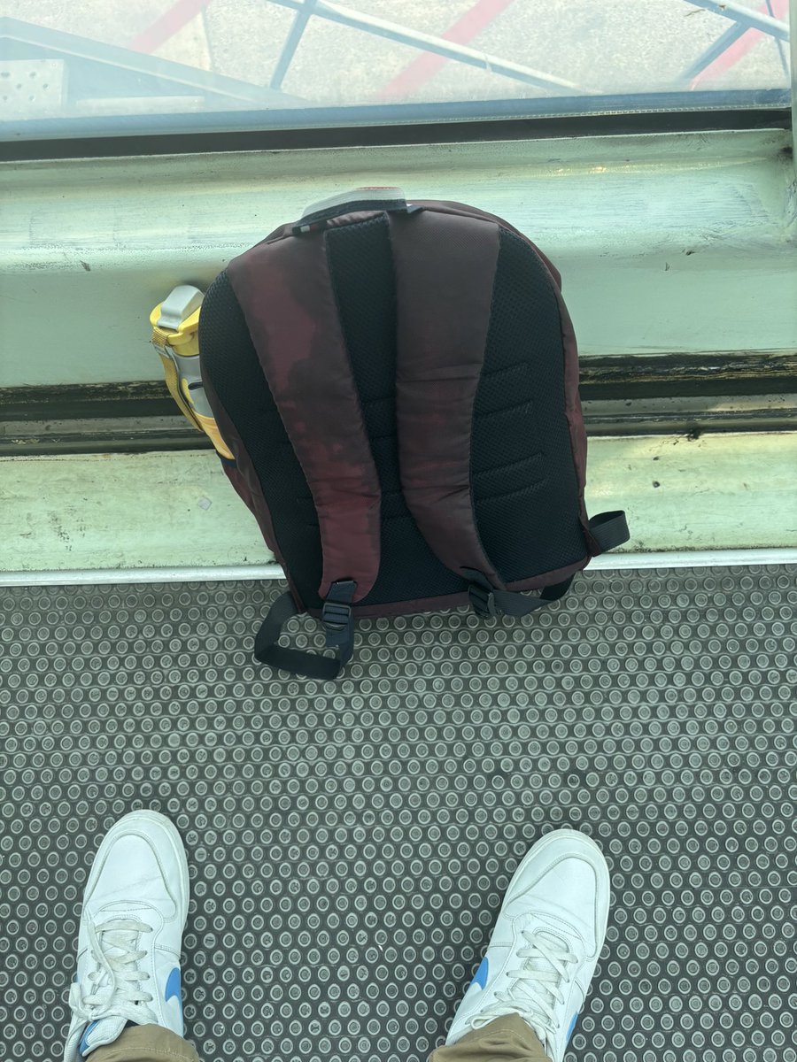 pratinavseth's tweet image. Can’t believe this happened on a flight. On my recent trip from Singapore to Kolkata, my entire laptop bag got soaked(my bottle was empty). Tried reaching out to @IndiGo6E staff for help but got no response — just got brushed off with we aren’t responsible.
