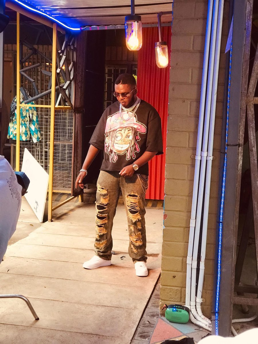 My bros just dropped fire music!!! 🔥🔥🔥

Dominant 1 x D-Real - CARLITO

Ace Jizzy - BASOPU

open.spotify.com/album/7yp2NWkN…

youtu.be/b35qOf0yxQw?si…