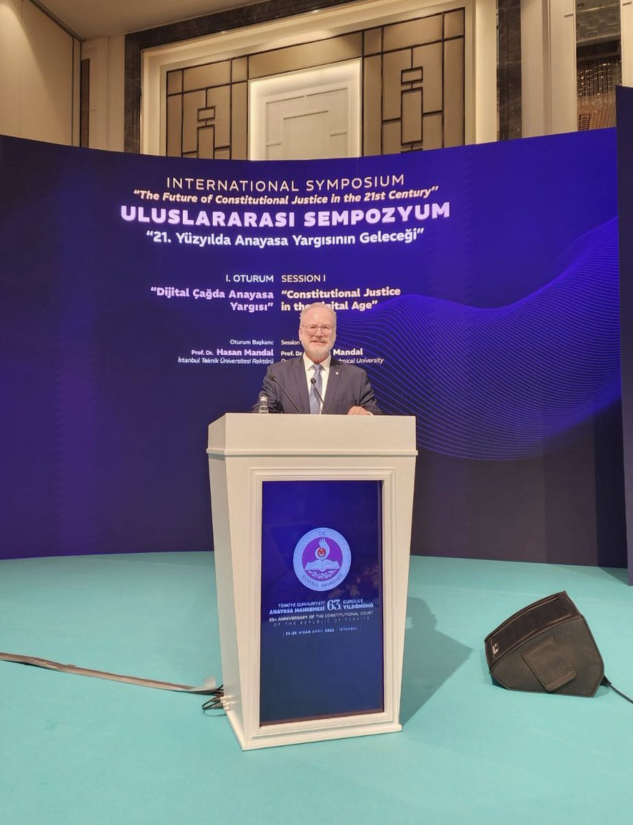 Starptautiskā simpozijā Stambulā, kurā piedalījās galvenokārt Āzijas un Āfrikas valstu konstitucionālo tiesu tiesneši, runāju par konstitucionālo tiesu lomu un uzdevumiem demokrātijas aizsardzībā pret autoritārismu.