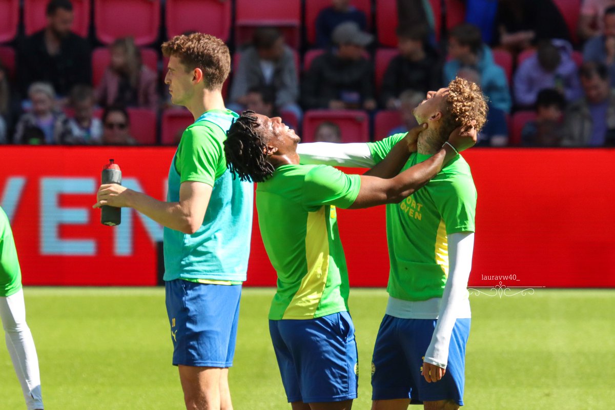 WelvLaura306's tweet photo. Open training @ PSV https://t.co/9wRdOkmLJh
