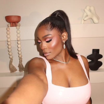 traapqueen5's tweet photo. #NewProfilePic https://t.co/5C1srCwG8i