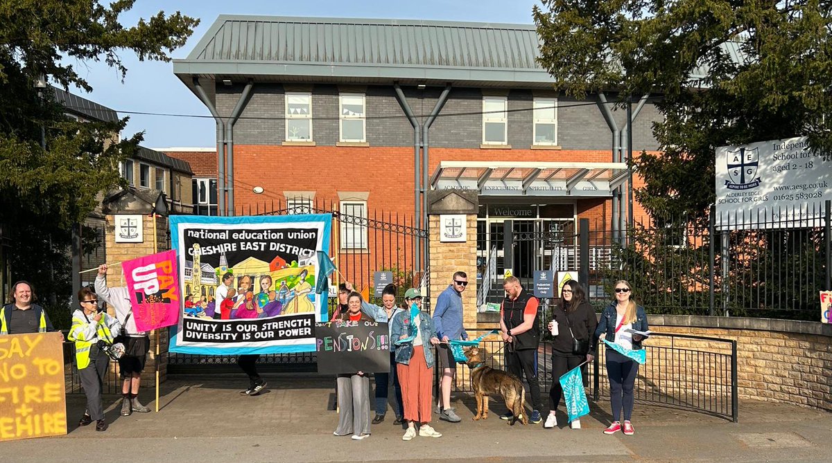 neucheshireeast's tweet image. @neucheshireeast members at @AEGirlsSchool [Alderley Edge School for Girls] striking today to remain in TPS, AEGS refused to consult with Union Officers and threatened &apos;fire and rehire&apos; in an attempt to force the change through.
#ValueEducators
@DanielKebedeNEU 
@Brian_Metcalf66