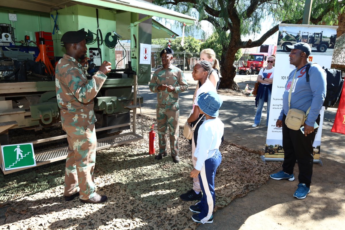 SANDF_ZA's tweet image. #SAArmy Article Support Formation displaying its support capabilities during Bloemfontein Show 2025.

m.facebook.com/story.php?stor…

#SANDF
#SAArmySupportFormation
#PrideOfLions
#BloemfonteinShow2025
#BloemShow2025