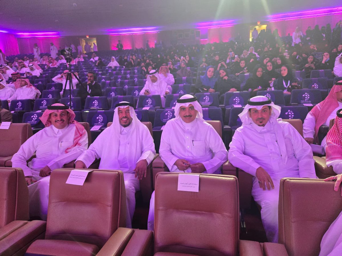 #يحدث_الآن
مشاركة الحضور لعدد من أعضاء مجلس إدارة #الجمعية_السعودية_للإعلام_والاتصال
في #مؤتمر_الاتصال_الرقمي
وهم:
د. علي ضميان العنزي رئيس مجلس الإدارة 
د. جارح العتيبي نائب الرئيس 
د. تركي العيار  أمين المال 
د. عبدالله ال مرعي عضو مجلس الإدارة
 
#جامعة_الملك_عبدالعزيز 
￼