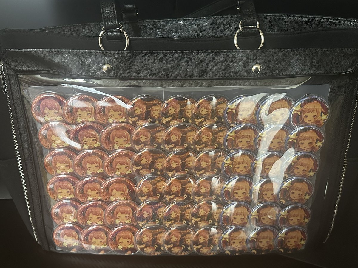 隠せる痛バにベストニジュー缶バッジ54個で組んだシート移植したら結構隙間出来るので更に高みが目指せそう(