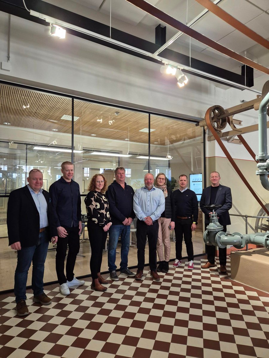 Suomen Satamat ry:n koordinoima eri satamien turvallisuusasiantuntijoiden Satamien Turvallisuustyöryhmä, eli SATU, on tänään kokoontunut Hankoon. Agendalla toimialaan kuuluvia ajankohtaisia asioita.
Isäntänä Hangon Satama Oy:n turvapäällikkö Timo Sjösten