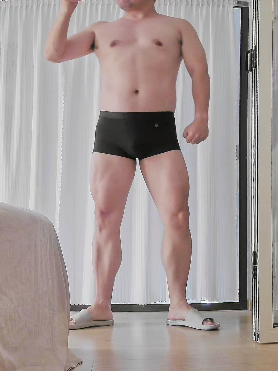 最近练的勤了，肌肉就慢慢长回来了