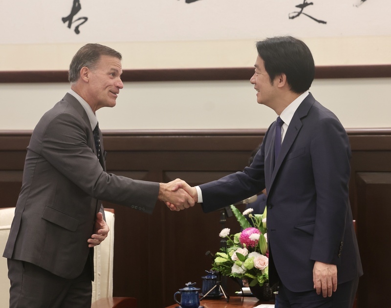Radio Taiwan International (@radiotaiwan_eng) on Twitter photo This Tuesday, President <a href="/ChingteLai/">賴清德Lai Ching-te</a> met with a delegation from The National Bureau of Asian Research <a href="/NBRnews/">The National Bureau of Asian Research</a>, an American think tank focused on #Asia policy-making. #UnitedStates #Taiwan
Read more: en.rti.org.tw/news/view/id/2… This Tuesday, President <a href="/ChingteLai/">賴清德Lai Ching-te</a> met with a delegation from The National Bureau of Asian Research <a href="/NBRnews/">The National Bureau of Asian Research</a>, an American think tank focused on #Asia policy-making. #UnitedStates #Taiwan
Read more: en.rti.org.tw/news/view/id/2…