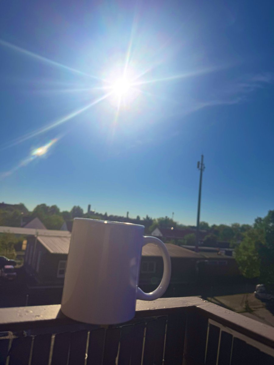 Güneşin ışıltısı kalbinize değsin…
Tünaydın mutlu günler ☕️☀️
