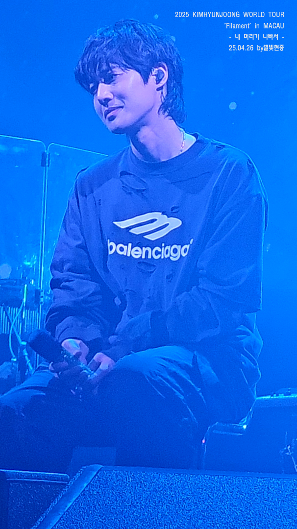 0606_star's tweet image. [25/04/26] 김현중 - 내 머리가 나빠서 + 담벼락 + 빙글빙글

youtu.be/Y_DCZshL6mw

마카오에서 불러주시는 내 머리가 나빠서 더없이 좋았어요🥰 
담벼락도 빙글빙글도 웃음이 멈추지 않아요 
우주신님 공연은 행복 그자체!👽#Filament 방콕이 기다려지는 이유!😍😍

#김현중 #KIMHYUNJOONG
#MACAU