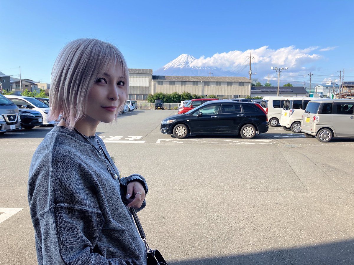 ayamizuki_PR's tweet photo. 朝は雲で隠れてた富士山が出てきてくれました🐸 https://t.co/ufmZ0YhVi2