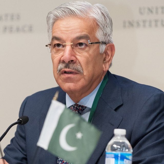 GlobeEyeNews's tweet photo. Pakistan's Defence Minister says that Saudi Arabia and China are trying to avert a war between India and Pakistan. https://t.co/4QVWlEpPhj