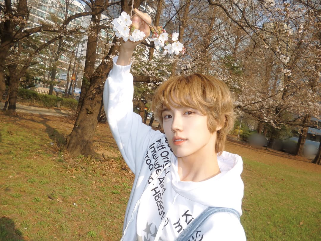 Misi, yang ganteng dan cantik mau lewat <a href="/SEONGMlM/">Seongmin.</a> 🫶🏻