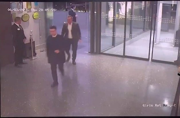 📍İmamoğlu İnşaat'a 50 milyon aktaran Hüseyin Köksal'la gizli buluşmanın görüntüleri yayınlandı

Yolsuzluktan tutuklanan Ekrem İmamoğlu'nun, 6 Mart 2025'te mal varlığına tedbir kararı konulan Hüseyin Köksal ile aynı gün Le Meridien otelde yaptığı görüşmenin görüntüleri