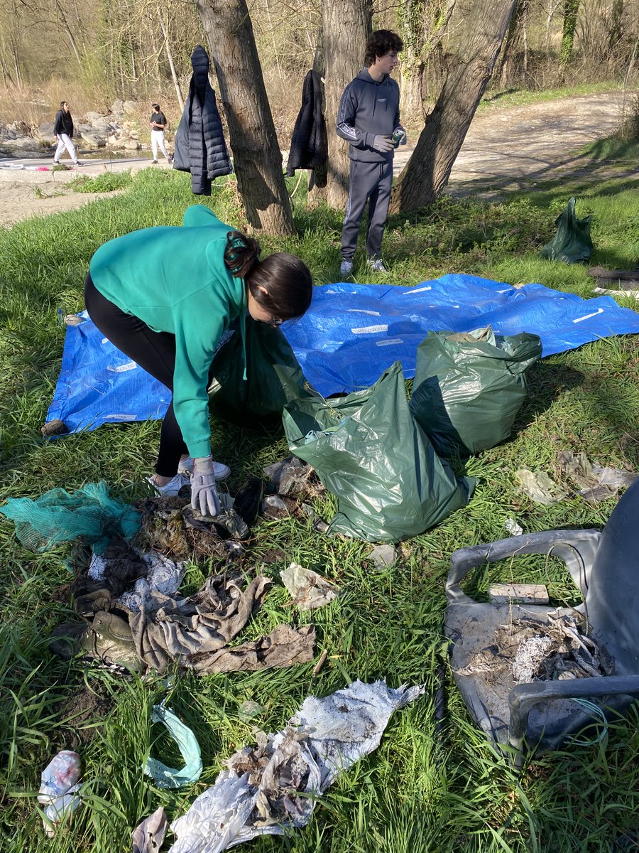 Institut Abat Oliba (@insabatoliba) on Twitter photo 💧 L’alumnat de 1r de batxillerat ha visitat la depuradora de Ripoll-Campdevanol i ha participat en una acció ambiental amb @plasticpirates recollint deixalles al riu. Gràcies al <a href="/ccripolles/">Consell Comarcal del Ripollès</a> per fer-ho possible! 🌍
#Batxillerat #PlasticPirates #InstitutAbatOliba 💧 L’alumnat de 1r de batxillerat ha visitat la depuradora de Ripoll-Campdevanol i ha participat en una acció ambiental amb @plasticpirates recollint deixalles al riu. Gràcies al <a href="/ccripolles/">Consell Comarcal del Ripollès</a> per fer-ho possible! 🌍
#Batxillerat #PlasticPirates #InstitutAbatOliba