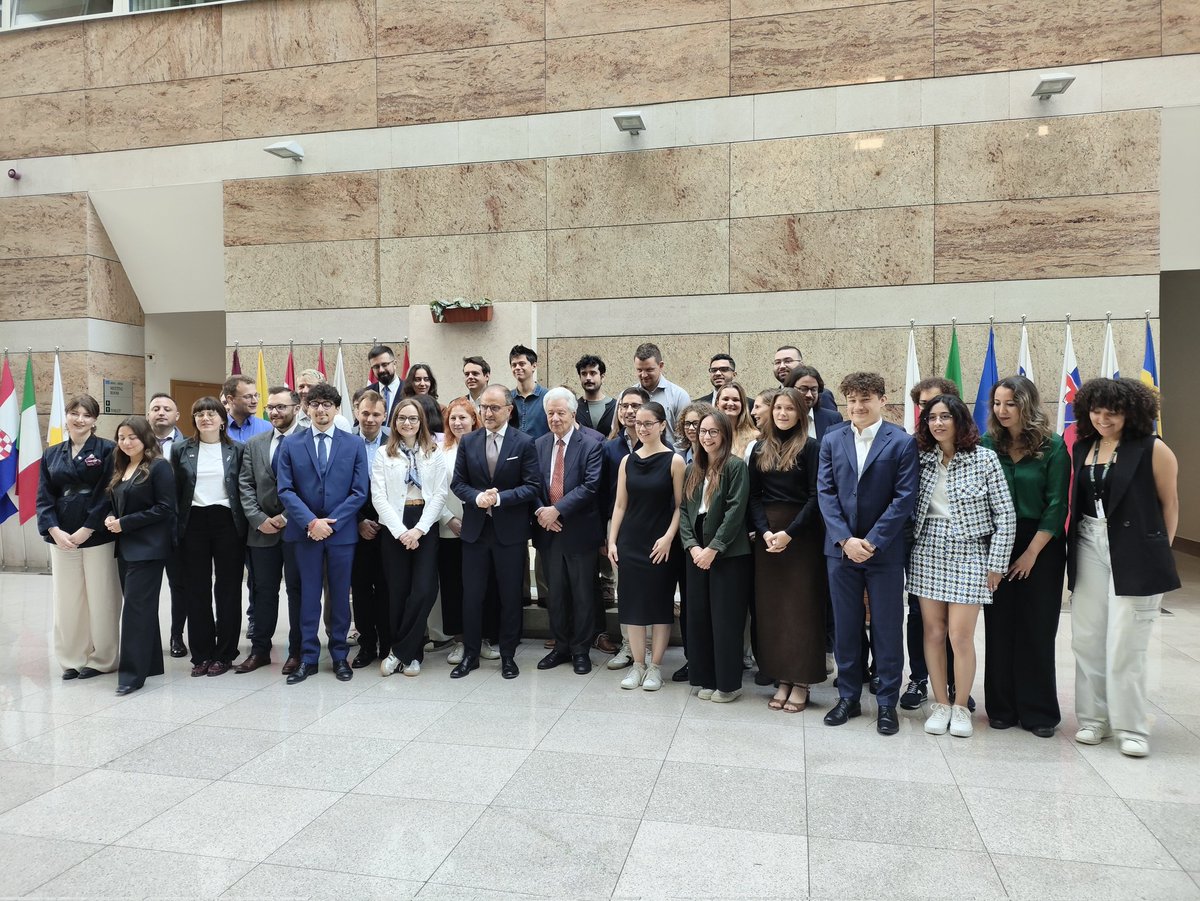 Day 2 of #NatolinTeamWesternBalkans study trip in Sarajevo 🇧🇦 kicked off 
with a high-level meeting on "BiH's EU Accession in the New Geopolitical &amp; 
Security Context" with Mr Luigi Soreca <a href="/LSorecaEU/">Luigi Soreca</a>, Head of the EU 
Delegation <a href="/eubih/">EU in Bosnia and Herzegovina</a> 🇪🇺.

Students gained key insights into BiH’s