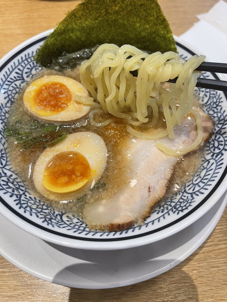 12345Malmal's tweet photo. 丸源ラーメン🍜つけ麺と醤油ラーメン🍜人多いなと思ったら今日祝日🎌昭和の日って忘れてた😂 https://t.co/U3egLC8ROu