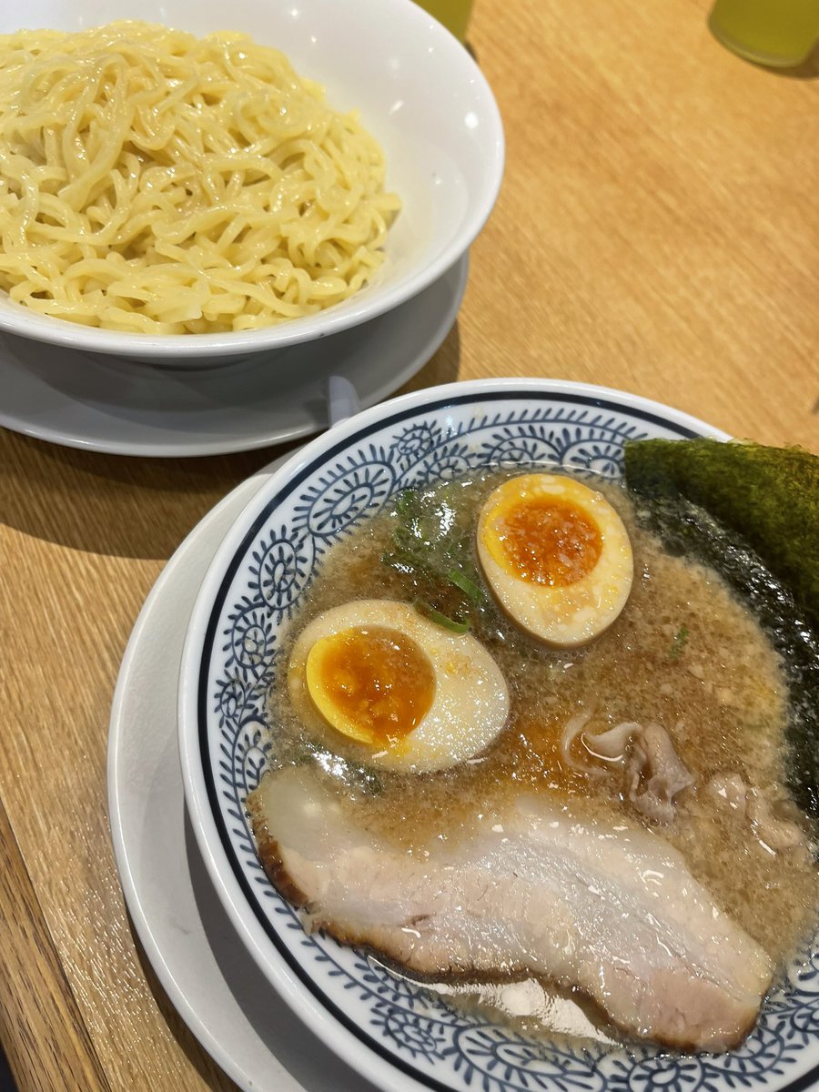 12345Malmal's tweet photo. 丸源ラーメン🍜つけ麺と醤油ラーメン🍜人多いなと思ったら今日祝日🎌昭和の日って忘れてた😂 https://t.co/U3egLC8ROu