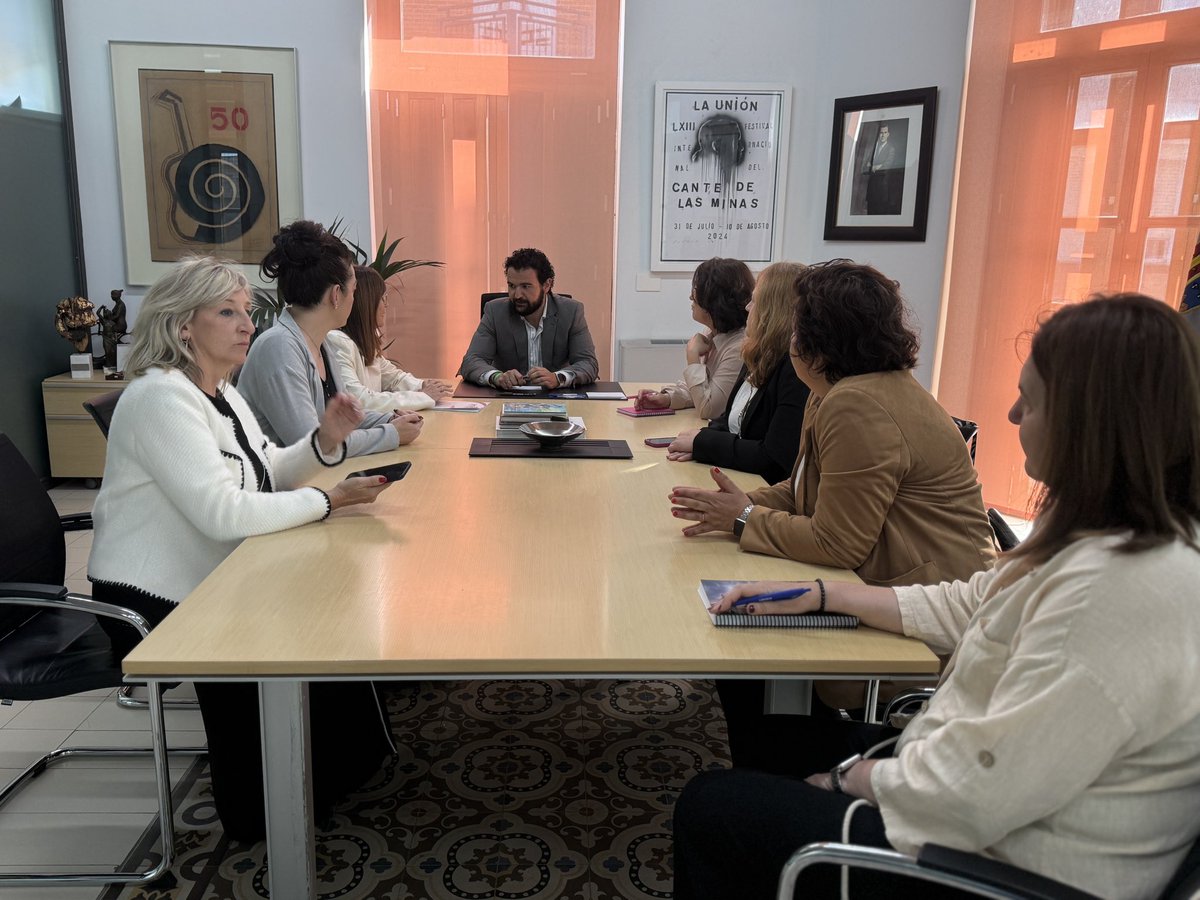 aytodelaunion's tweet image. El alcalde de La Unión se reúne con AMEP para reforzar el apoyo al emprendimiento femenino y promover nuevas oportunidades para el desarrollo económico local. #LaUnión #AMEP #EmprendimientoFemenino