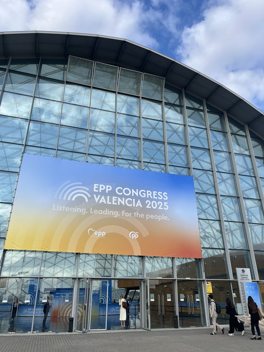 Tämä vappu menee tällaisissa tunnelmissa, nyt on sähkötkin joten <a href="/EPP/">EPP</a> kongressi voi alkaa! 🇪🇺