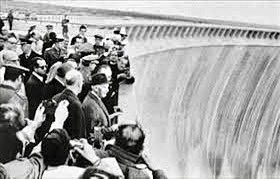 Somos un pueblo resistente: las dificultades no nos doblegan  

Galicia pese a ser exportadora neta de energía eléctrica a todo el estado español sufrió durante los años 40 de la dictadura y la primera mitad de los 50 numerosos apagones eléctricos, algunos de ellos de 2 días de