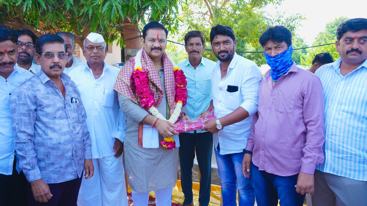 patil_abhijeet1's tweet image. आईसोबतचा क्षण; फोटो फ्रेममध्ये..
कान्हापुरी सहकारी हसीनभाई देशमुख परिवारानं दिलेली सर्वांत अमूल्य भेट..

#photoframe 
#Thanks 
#pandharpur