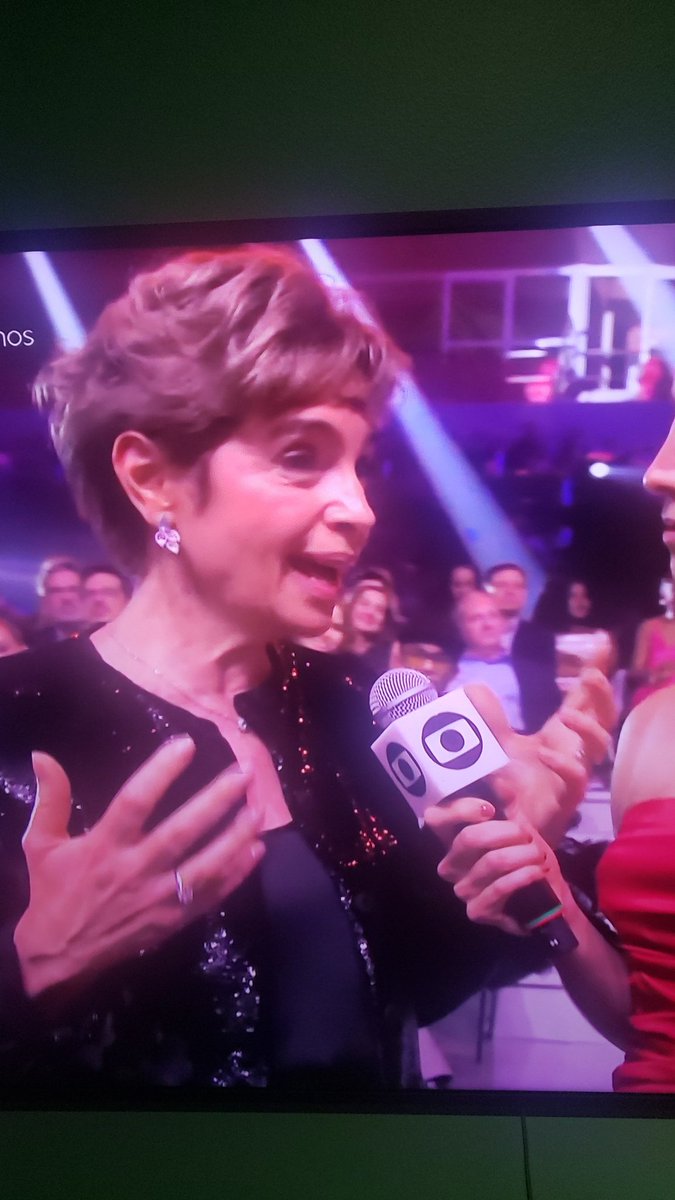 thiassuncao's tweet photo. Coitada da @renataloprete , quando acabar o show da #TVGlobo60Anos ela ainda vai trabalhar e o restante vai dormir ou beber 🥲 https://t.co/CLTzD8GocD