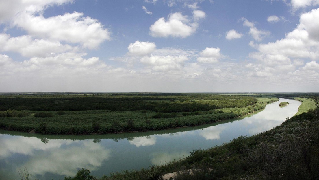 ActualidadRT's tweet photo. 🇲🇽🇺🇸EE.UU. anuncia acuerdos con México para el suministro de agua

"El Gobierno mexicano se comprometió a transferir agua de sus embalses y aumentar la participación estadounidense en el caudal de seis afluentes del río Bravo mexicano" https://t.co/PKQDtvdvfi https://t.co/TzNORR4erx