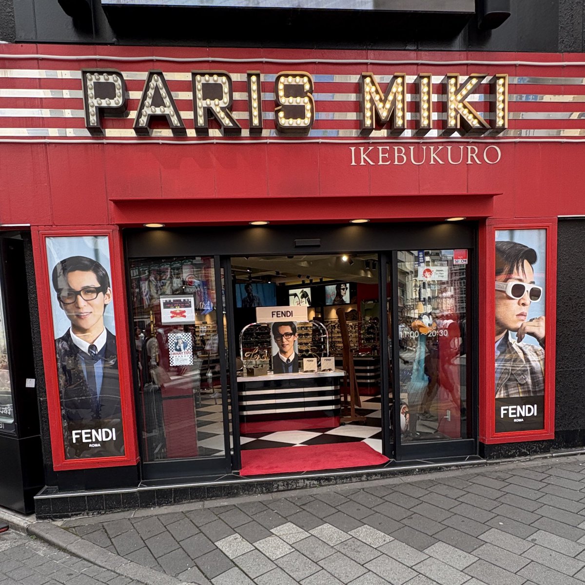 mgmmmgr97rn's tweet photo. 池袋のパリミキさんは目黒くんが両サイドでお出迎えしてくれます❤︎
PARIS MIKI × FENDI × 目黒蓮 https://t.co/or0rvfxtLG