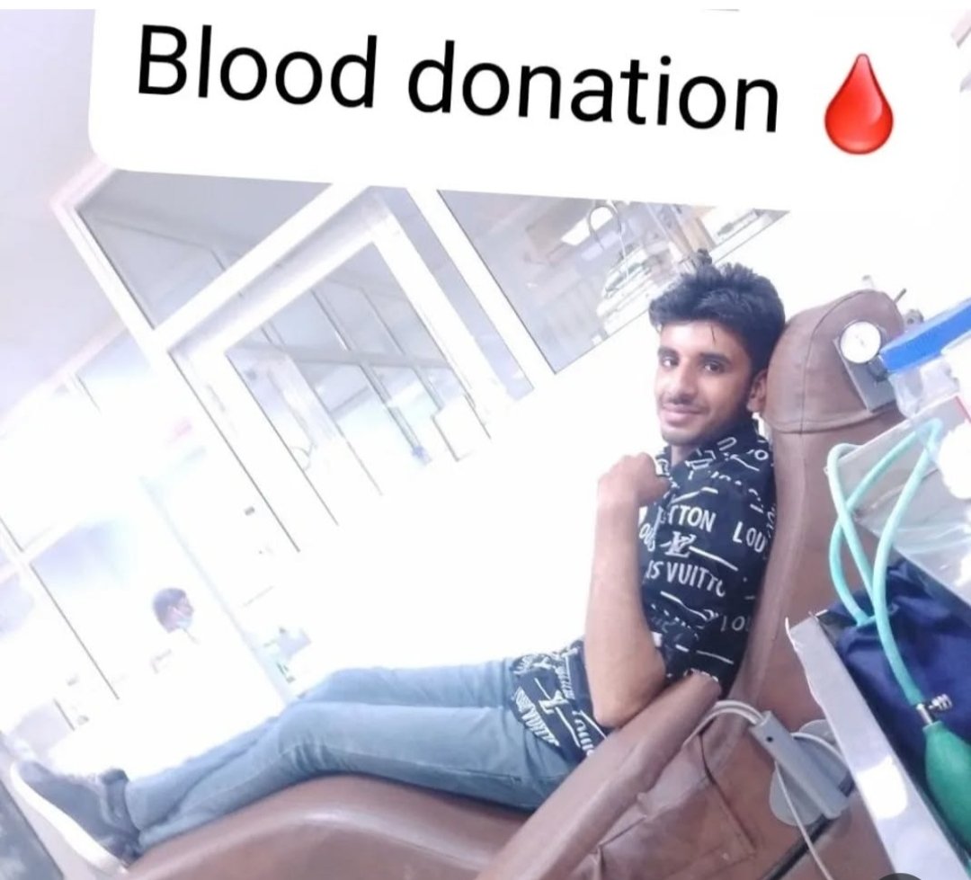 komal_bindass's tweet photo. Blood 🩸 is the need of our body that is why many people lose their lives due to lack of blood 🩸.Saint Dr MSG encourages his disciples for regular blood donation and says don't follow any misconceptions about blood 🩸donation . 
#BeALifeSaver https://t.co/7urQdXgoHi