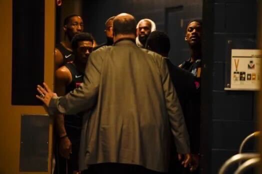 PrizePicks's tweet image. the warriors pulling up to the rockets locker room after the game