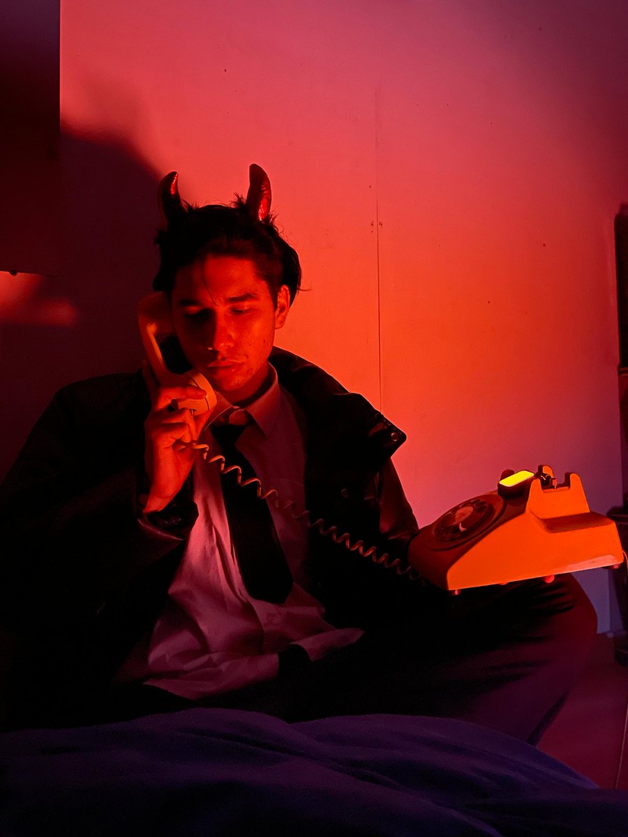 Acá esperando a que el demonio llamé. <a href="/lalioficial/">Lali</a> 🇨🇱😈❤️