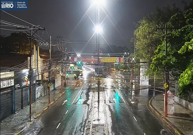 OperacoesRio's tweet photo. CHOVE NO RIO

Segundo o Alerta Rio, entre 0h15 e 0h30 houve registro de chuva moderada nas estações Av. Brasil/Mendanha (4,8mm) e Bangu (2,0mm); e chuva fraca nas estações:

Campo Grande - 1,2mm

Jacarepaguá/Cidade de Deus - 0,8mm

Barra/Riocentro e Jacarepaguá/Tanque - 0,6mm

Madureira e Est. Grajaú-Jacarepaguá - 0,4mm

Recreio dos Bandeirantes, Anchieta, Santa Cruz, Grota Funda, Tijuca e Saúde - 0,2mm

#CORInforma
#temporj