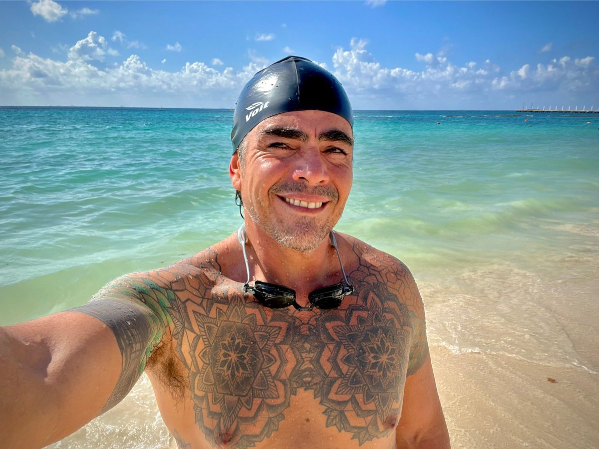 fboneta's tweet photo. Arrancamos semana con paseo por la 5a. Av. y la Playita, regresamos a la rutina; corrí 4.01 km + pushups + pullups + fierros callejeros + nadada caribeña #oldschool #endorphinejunkie #horafeliz #paquete https://t.co/uKeV2D71un