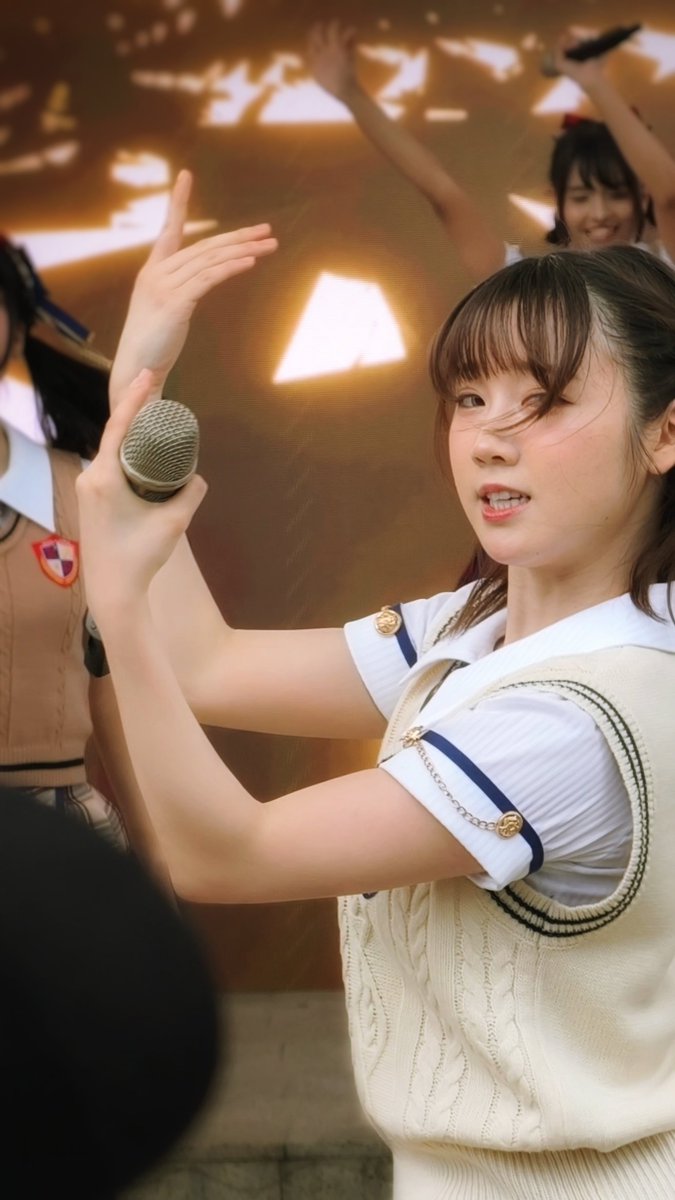 ahkamdan's tweet photo. One of my favourite part of flying get performance is the fierce face Cocoa put on for it 🔥the expression is so fiery it got my heart pumping faster❤️🔥
@k_cocoa1128
#cocoaklp48 #kokoakai #klp48 #flyinggetklp48 https://t.co/VJDJNoLn5w