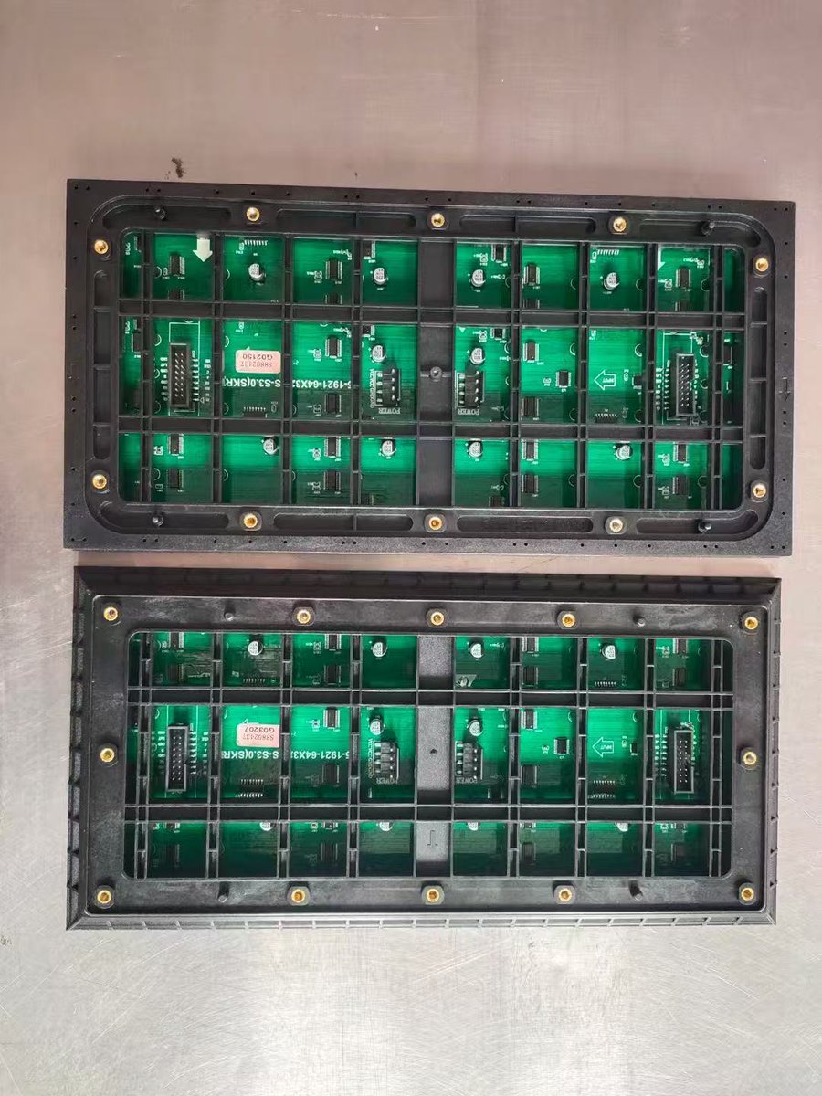 TracyHu16's tweet photo. P5 outdoor #45degree #92degree #rightangle #ledpanel #customized #leddisplsy #ledscreen #ledvideowall #cuztomized #dube #cubeled
Call/WeChat/WhatsApp: 0086-18316843344 / 0086-13425244569 https://t.co/Vpviqdx03D