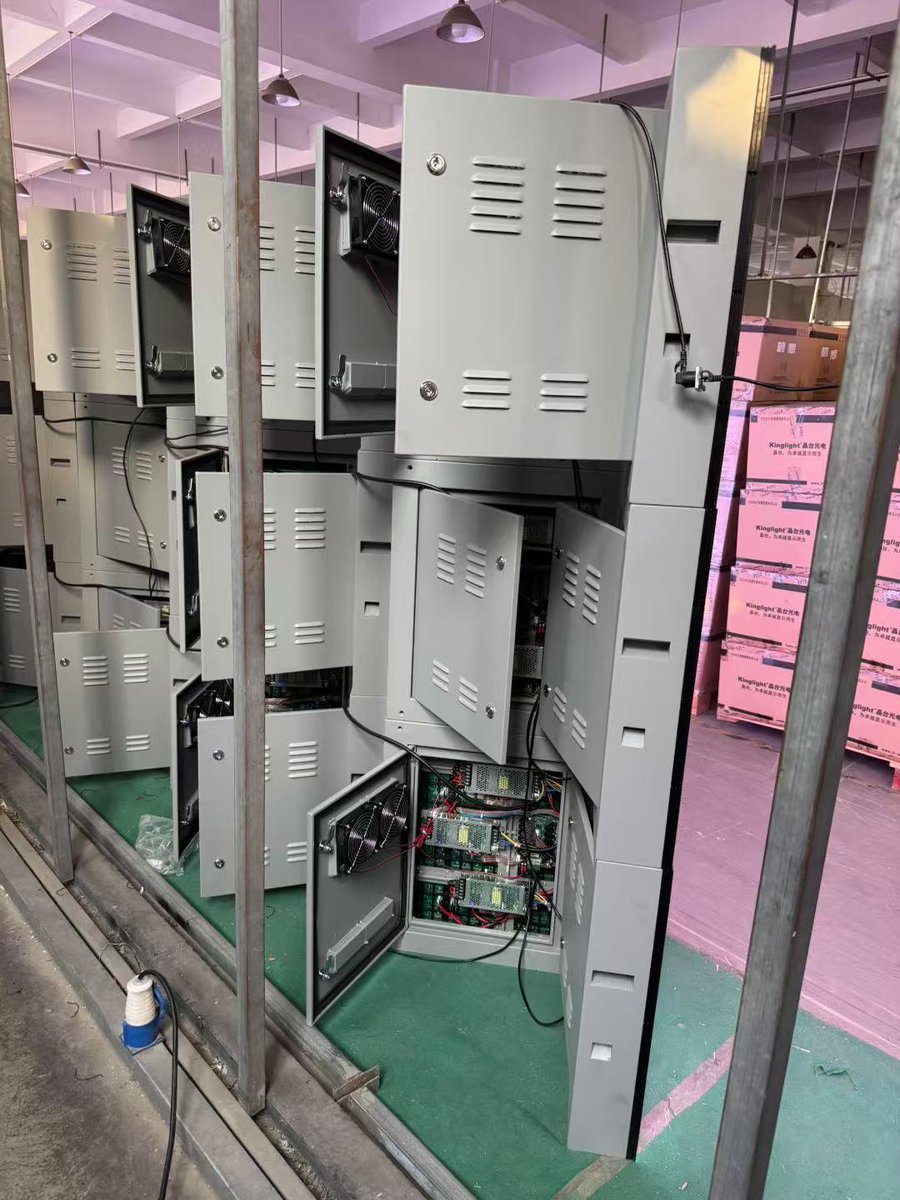 TracyHu16's tweet photo. P5 outdoor #45degree #92degree #rightangle #ledpanel #customized #leddisplsy #ledscreen #ledvideowall #cuztomized #dube #cubeled
Call/WeChat/WhatsApp: 0086-18316843344 / 0086-13425244569 https://t.co/Vpviqdx03D