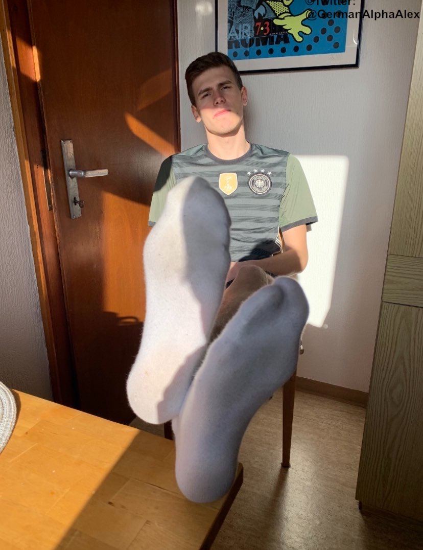 MaleFeetSoxSneax tweet media