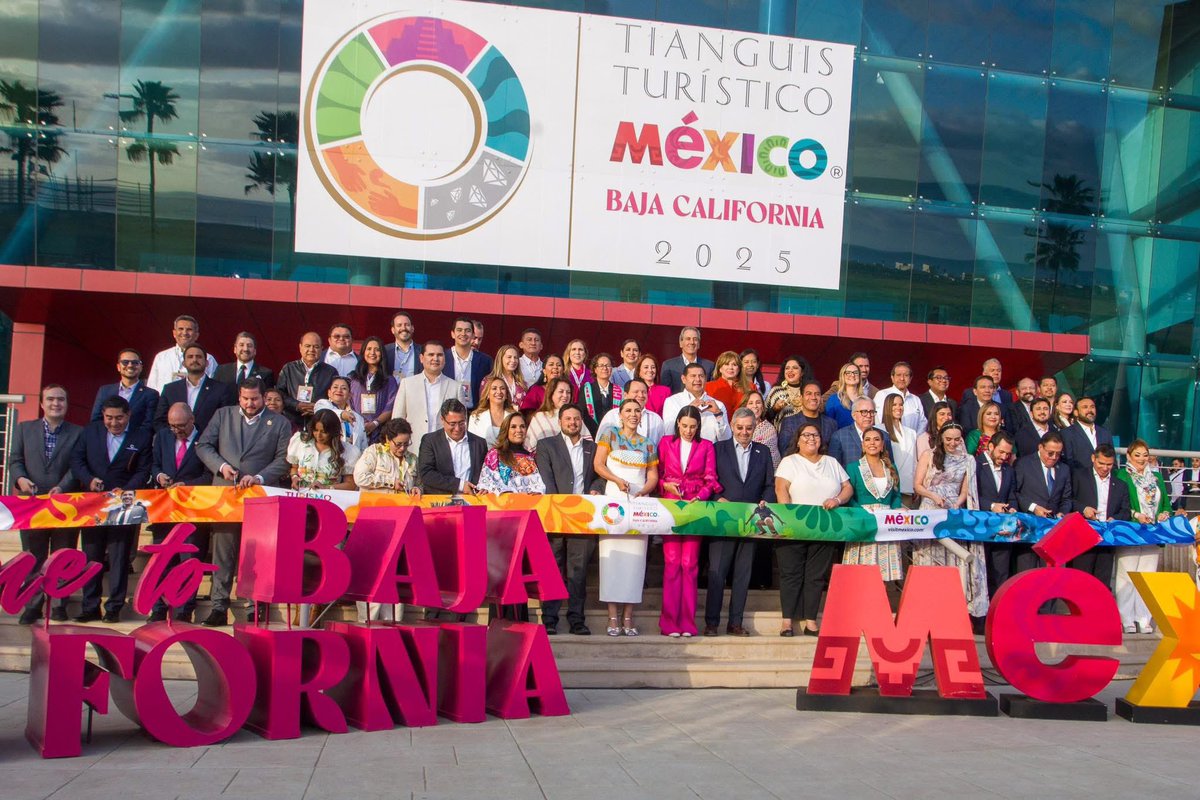 Junto a nuestra Gobernadora <a href="/MaraLezama/">Mara Lezama</a> y la Secretaria de Turismo Federal, <a href="/josefinarodzam/">Josefina Rodríguez Zamora</a> , inauguramos la 49 edición del Tianguis Turístico de México, donde vamos a tener una intensa agenda de trabajo para promocionar las bellezas, cultura y tradición de #Isla Mujeres.