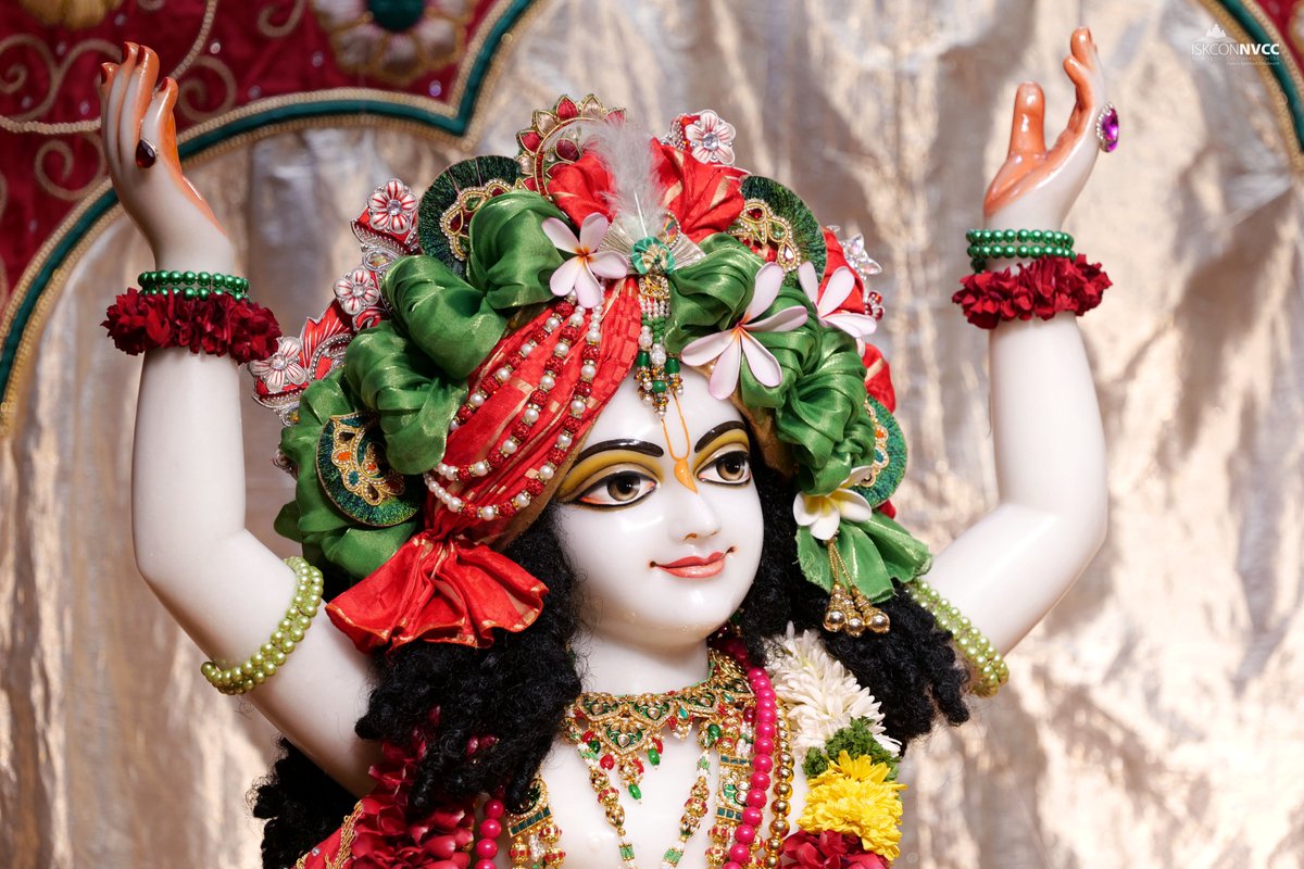 ISKCONPune's tweet photo. 🙏🏽Today's Darshan 📿 🗓29-04-2025🙏
🌷Sri Sri Gaur Nitai🌷
🚩@ISKCONNVCCPune🚩
.
.
#ISKCON #ISKCONNVCC #ISKCONNVCCPune #ISKCONPune
#29thapril #29thapril2025 #Tuesday #Vrindavan
#Harinaamsankirtan #Radheshyamdas #Radheradhe
#Sankirtan #Kirtan #Mayapur #Prabhupada #iskconmandir https://t.co/jkCtf09OR8